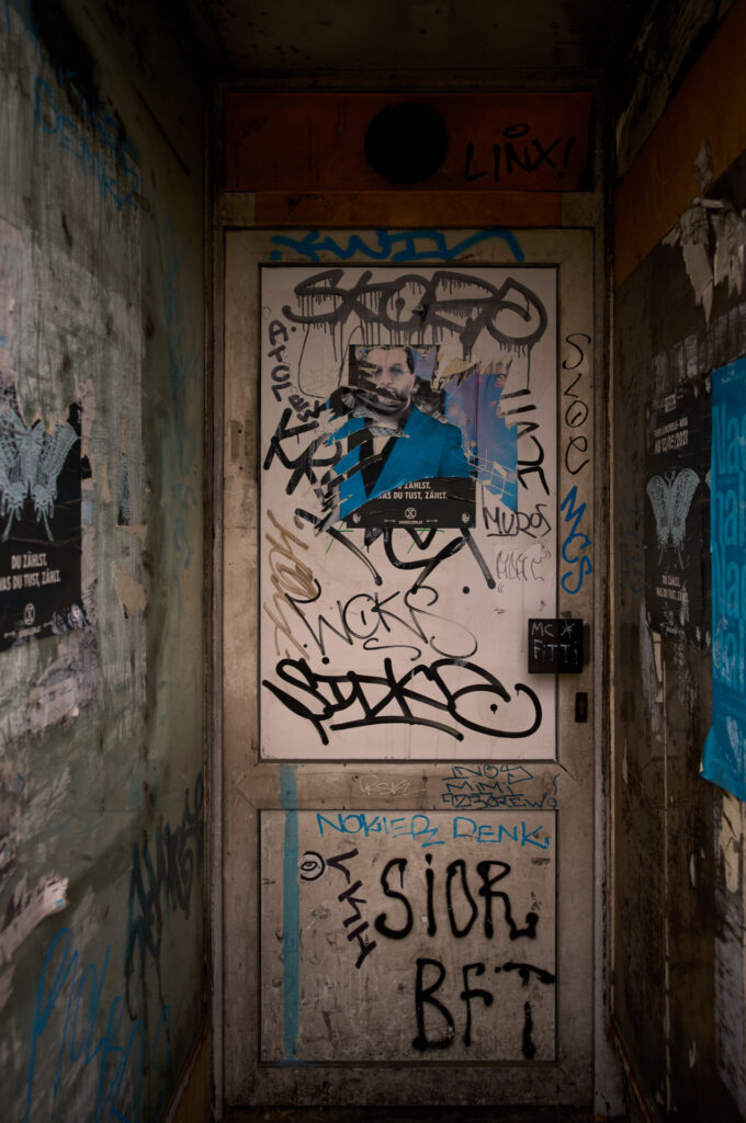 240000 leica m 11 24mm elmar m f3 8 1920px 85 graffity tuere